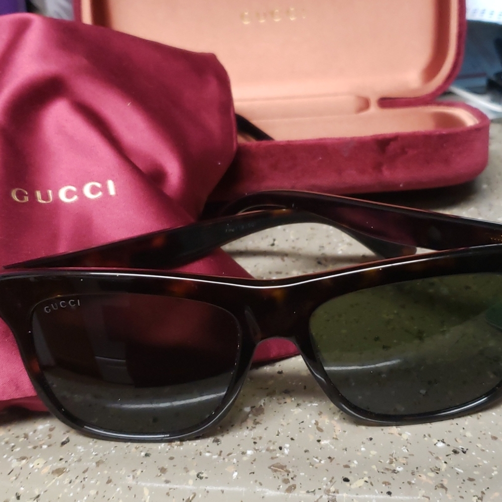 Gucci suglasses